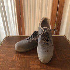 SAS Gray Leather 9 1/2 S Woman's Lace Up Shoes Tripad Comfort